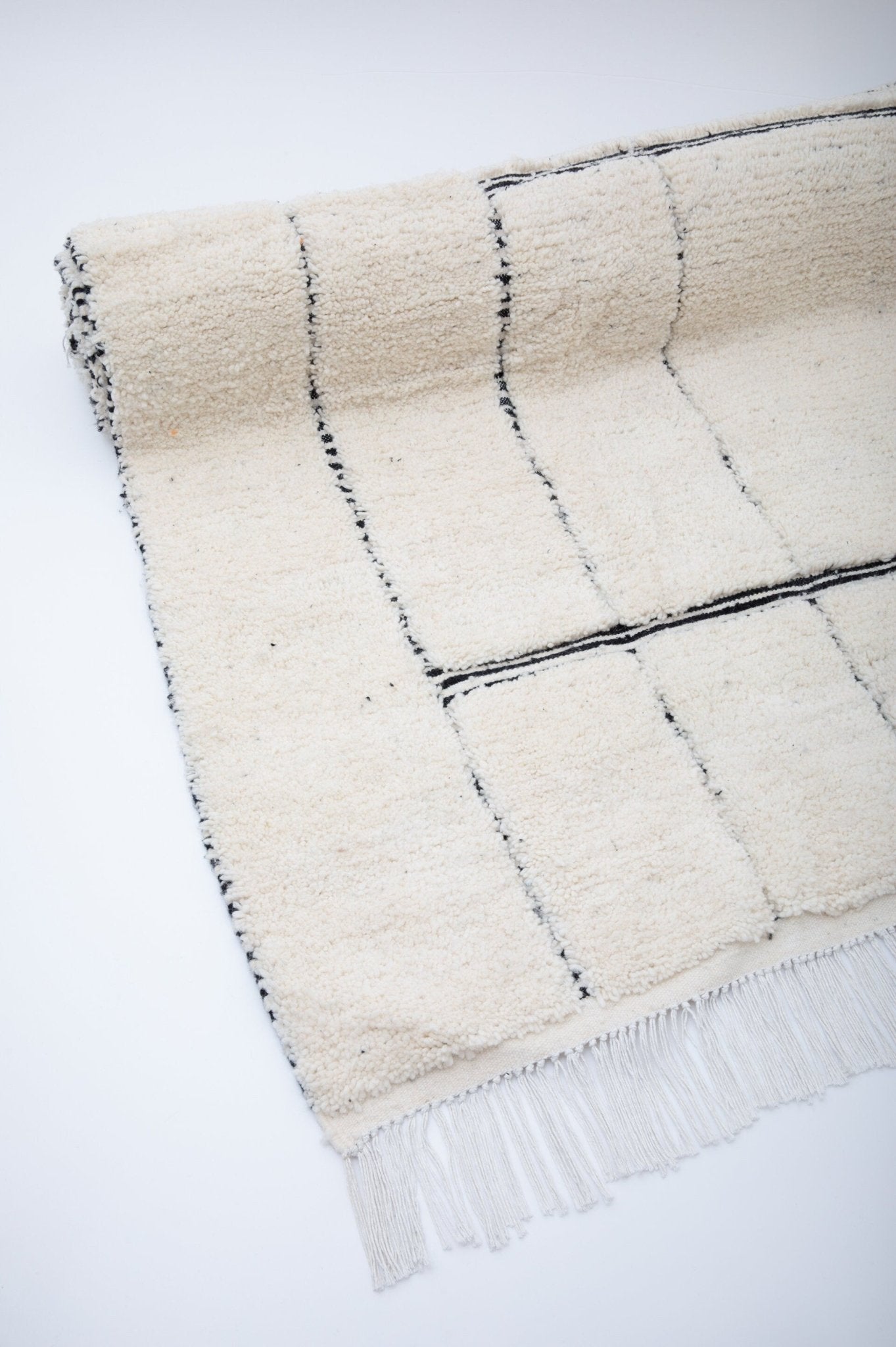 Authentic Handmade Beni Ouarain Rug 6x10 feet Classic Moroccan White Wool Rug with Geometric Patterns - Ethically Crafted by Berber Artisans - Handmade by My Poufs