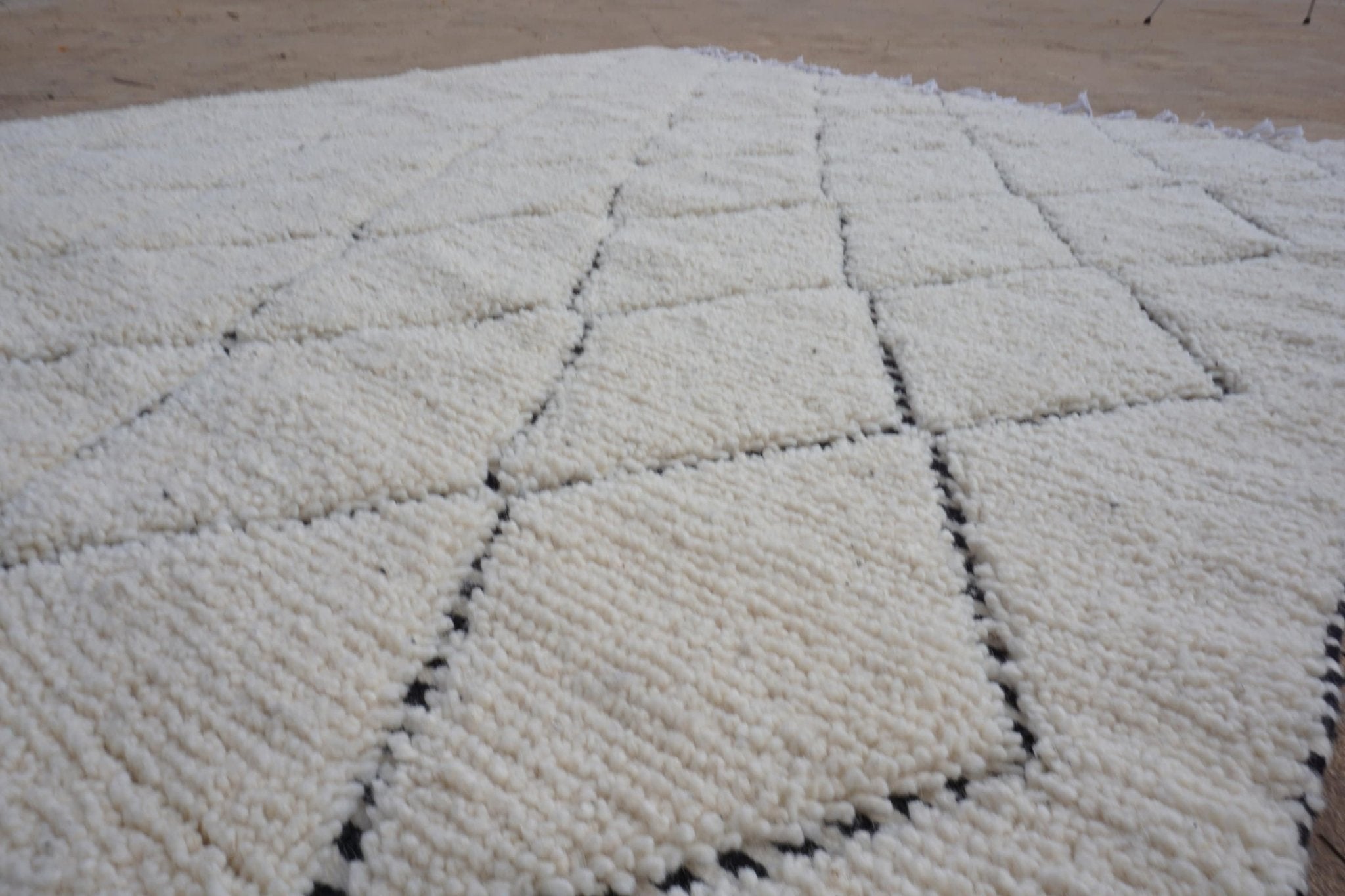 Handcrafted Beni Ouarain Rug - 6x10 Feet - Classic Moroccan White Wool with Geometric Patterns - Ethically Crafted by Berber Artisans - Handmade by My Poufs
