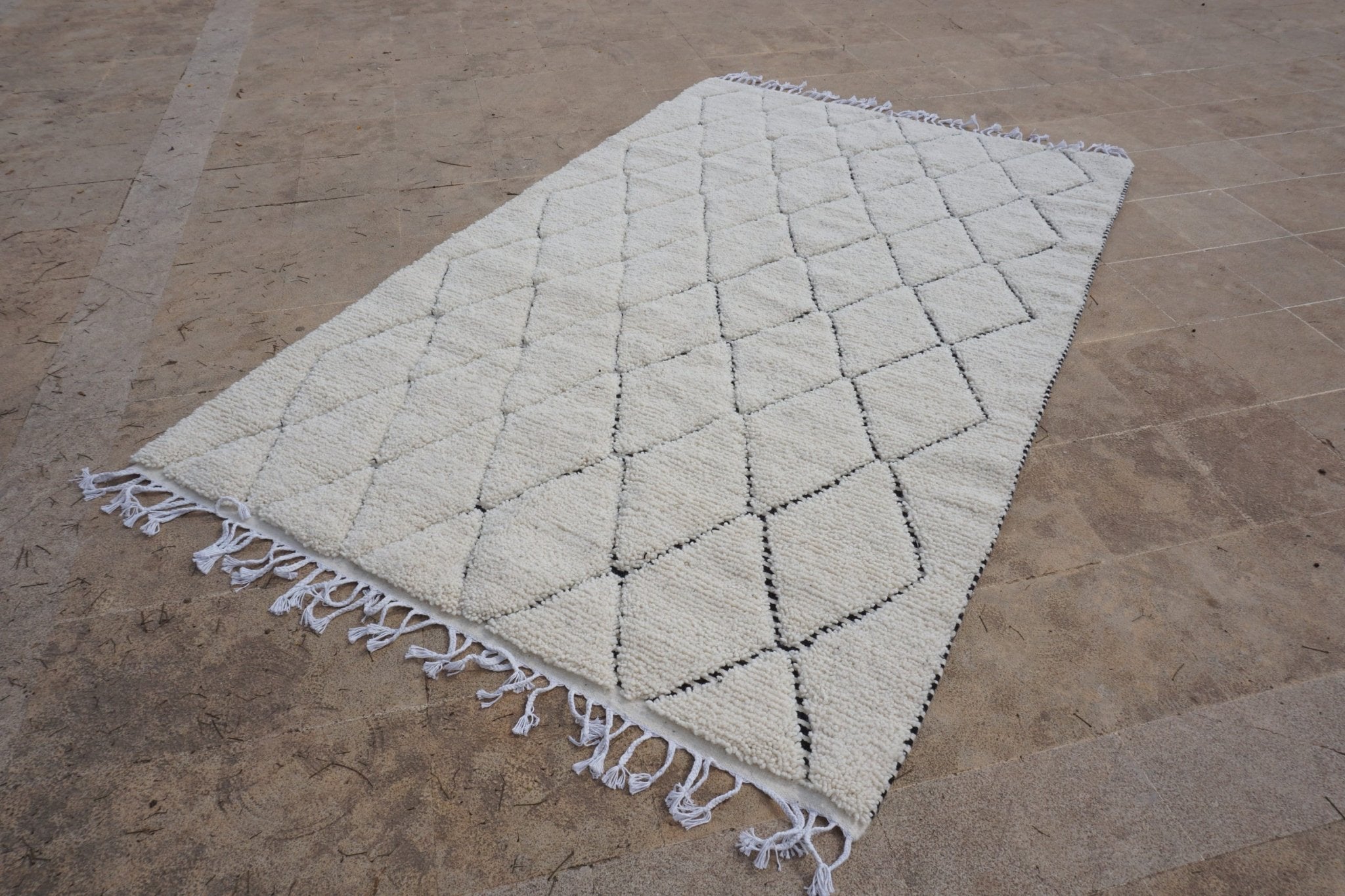 Handcrafted Beni Ouarain Rug - 6x10 Feet - Classic Moroccan White Wool with Geometric Patterns - Ethically Crafted by Berber Artisans - Handmade by My Poufs