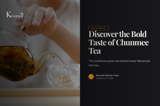 Bag of Al Mohajer Premium Green Tea 41022 Extra Chunmee 500g beside a glass of Moroccan mint tea