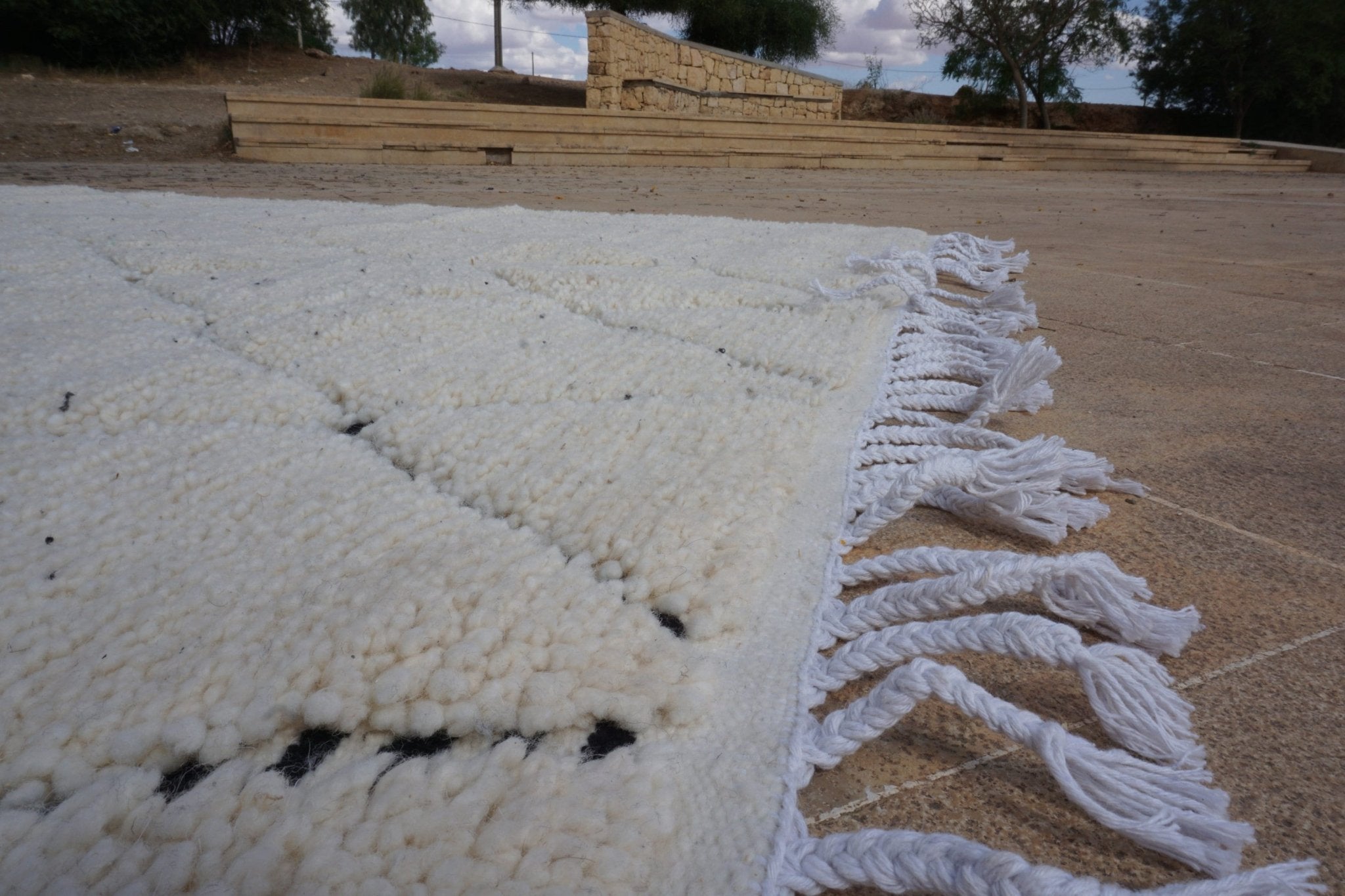 Handcrafted Beni Ouarain Rug - 6x10 Feet - Classic Moroccan White Wool with Geometric Patterns - Ethically Crafted by Berber Artisans - Handmade by My Poufs